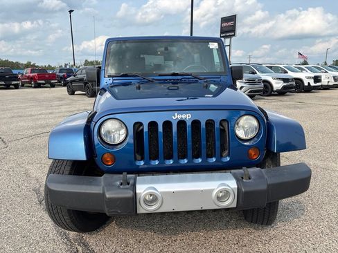 Used 2009 Jeep Wrangler Unlimited Sahara w/ Mopar Leather Group AWD/4WD image 10
