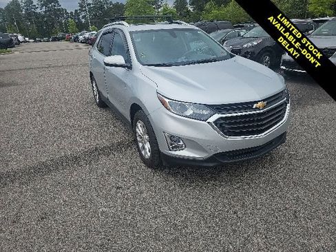 Used 2018 Chevrolet Equinox LT w/ Sun & Infotainment Package FWD image 3