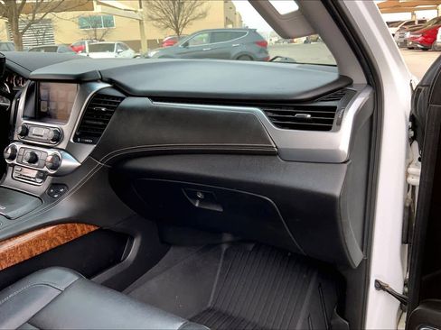 Used 2020 Chevrolet Suburban Premier image 18