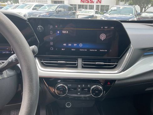 Used 2025 Chevrolet Trax LT FWD image 26