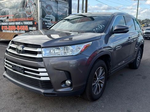 Used 2018 Toyota Highlander XLE AWD/4WD image 13