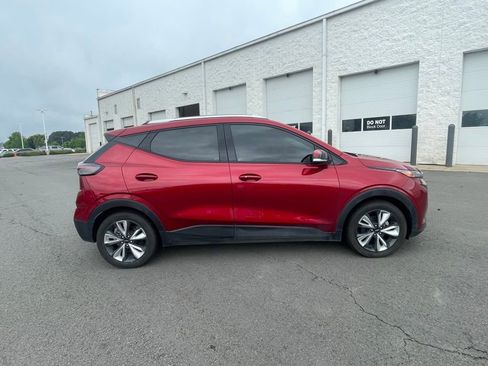 Used 2023 Chevrolet Bolt EUV LT w/ Convenience Package FWD image 8
