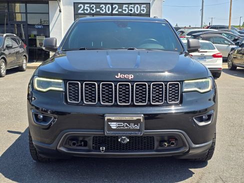 Used 2017 Jeep Grand Cherokee Trailhawk w/ Trailhawk Luxury Group AWD/4WD image 3