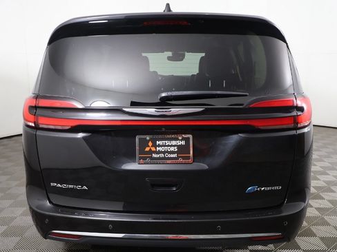 Used 2023 Chrysler Pacifica Touring-L FWD image 12