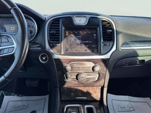 Used 2019 Chrysler 300 Limited image 21