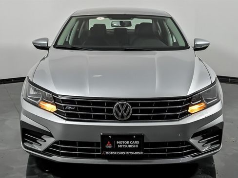 Used 2018 Volkswagen Passat 2.0T R-Line FWD image 4