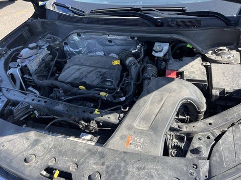 Used 2025 Chevrolet Trax LT FWD image 9