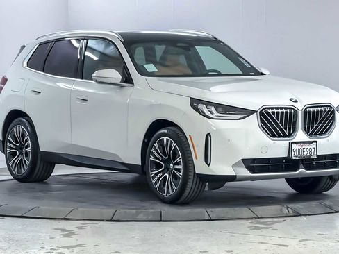 Used 2025 BMW X3 xDrive30i w/ Premium Package image 9