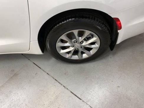 Used 2026 Chrysler Pacifica Select AWD/4WD image 12