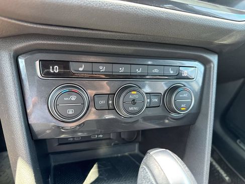 Used 2021 Volkswagen Tiguan SE AWD/4WD image 19