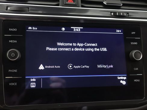 Used 2022 Volkswagen Tiguan SE image 43