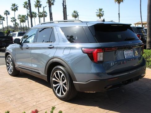 Used 2025 Ford Explorer ST-Line w/ Premium Package image 2