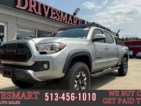 Used 2017 Toyota Tacoma TRD Off-Road w/ Premium & Technology Package AWD/4WD image 1