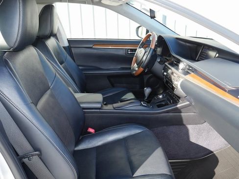 Used 2014 Lexus ES 300h image 28