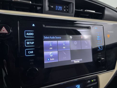 Used 2017 Toyota Corolla LE w/ Carpet Mat Package (TMS) FWD image 14
