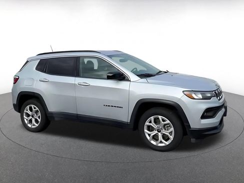 Used 2025 Jeep Compass Latitude image 16