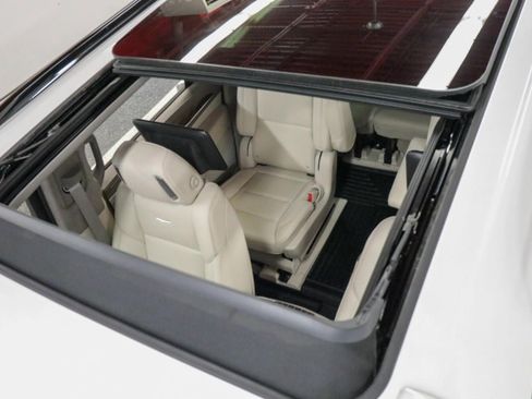 Used 2024 Cadillac Escalade ESV Sport Platinum w/ LPO, ONYX Package image 29