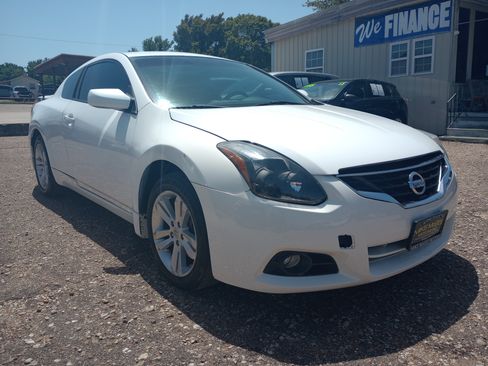 Used 2012 Nissan Altima 2.5 S FWD image 1