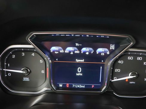 Used 2021 GMC Yukon AT4 w/ Technology Package image 16