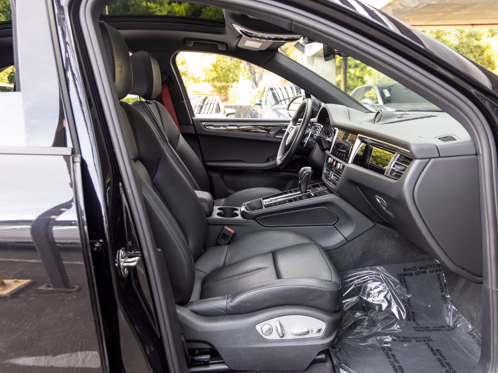 Used 2023 Porsche Macan AWD/4WD image 64