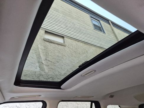 Used 2012 Land Rover Range Rover Sport HSE LUX image 24