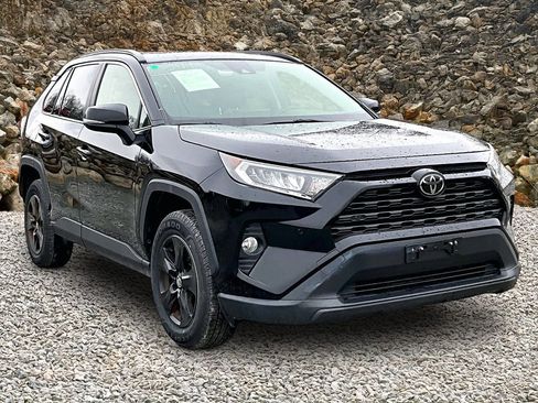 Used 2019 Toyota RAV4 XLE w/ Convenience Package image 10