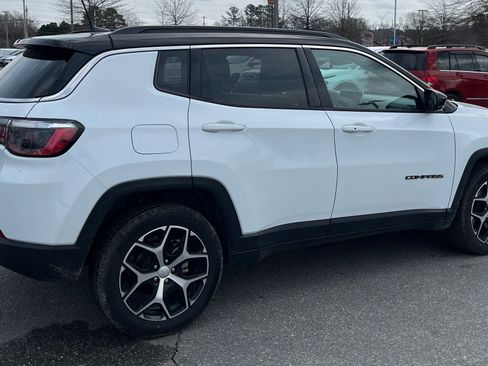 Used 2024 Jeep Compass Limited image 9