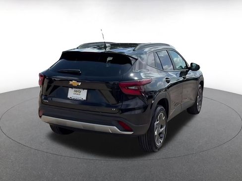 Used 2025 Chevrolet Trax LT FWD image 11