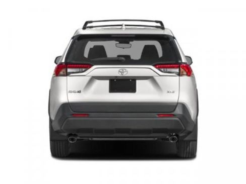 Used 2022 Toyota RAV4 XLE Premium FWD image 5