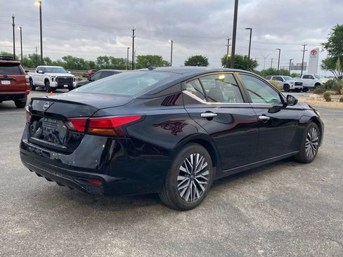 Used 2025 Nissan Altima 2.5 SV image 5