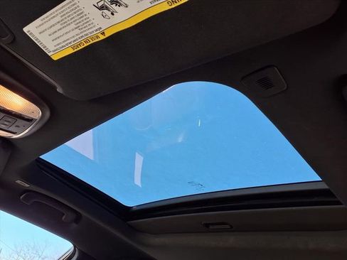 Used 2018 Dodge Charger R/T image 9