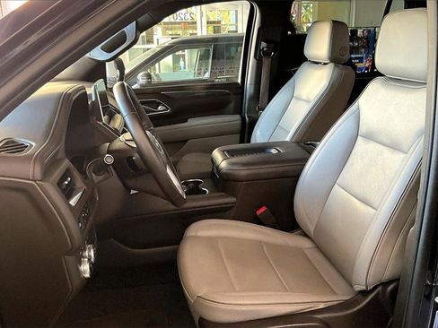 Used 2024 GMC Yukon SLT image 3