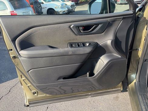 Used 2025 Subaru Forester Premium image 13