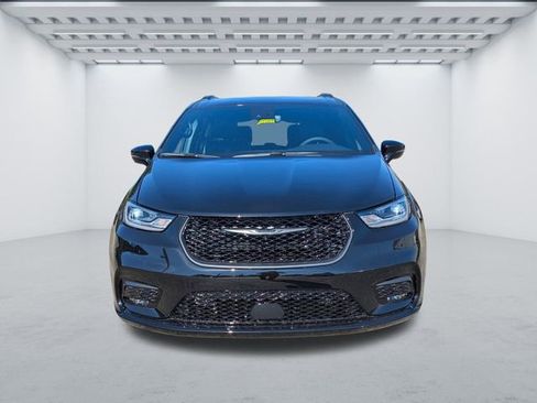 New 2026 Chrysler Pacifica Limited w/ S Appearance Package image 8