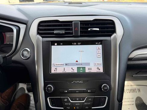 Used 2019 Ford Fusion SE image 29