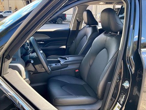 Used 2024 Toyota Grand Highlander AWD image 10