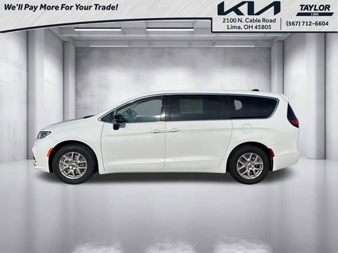 Used 2024 Chrysler Pacifica Touring-L image 8