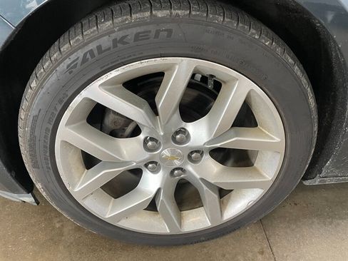 Used 2018 Chevrolet Impala Premier w/ Premier Convenience Package FWD image 22