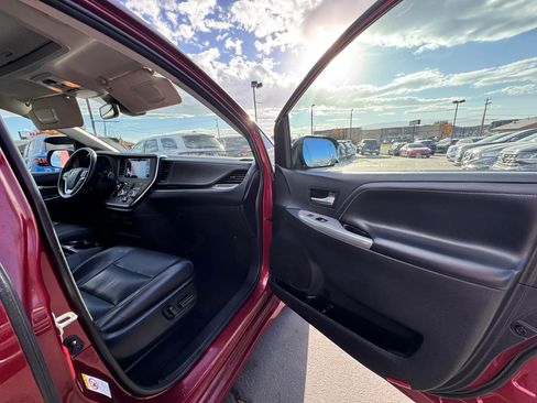 Used 2018 Toyota Sienna SE Premium image 33