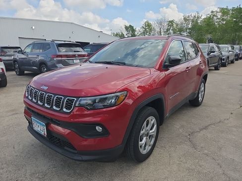 Used 2025 Jeep Compass Latitude w/ Sun & Sound Group image 1