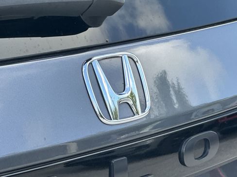Used 2025 Honda Pilot Touring image 10