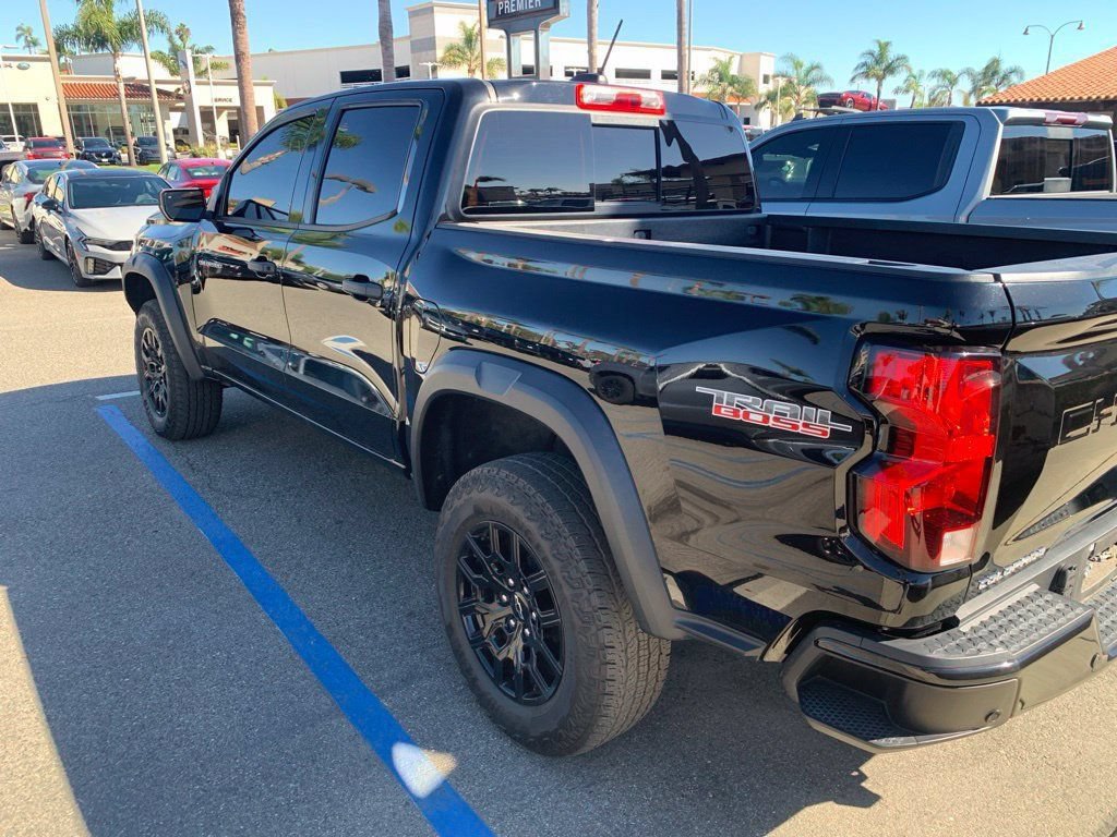 Used 2023 Chevrolet Colorado Trail Boss w/ Technology Package AWD/4WD image 8