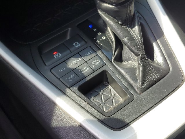 Used 2020 Toyota RAV4 XLE AWD/4WD image 33