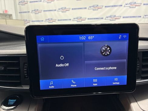 Used 2023 Ford Explorer XLT w/ Equipment Group 202A AWD/4WD image 30