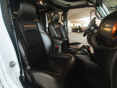 Used 2023 Jeep Gladiator Mojave w/ Cold Weather Group image 31