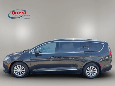 Used 2018 Chrysler Pacifica Touring-L Plus FWD image 5