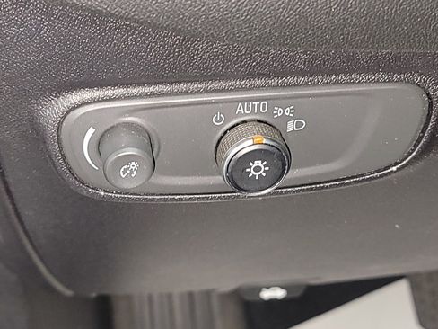 Used 2018 Chevrolet Equinox LT image 17