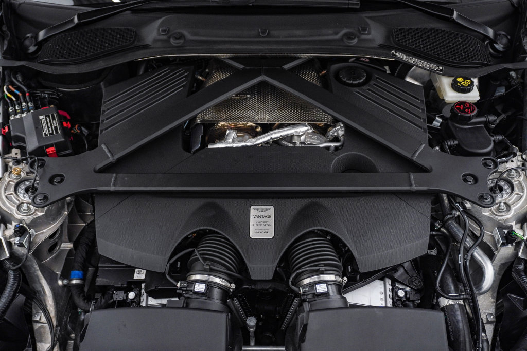 Used 2025 Aston Martin V8 Vantage Roadster RWD image 34