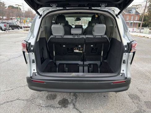Used 2024 Toyota Sienna XLE image 8