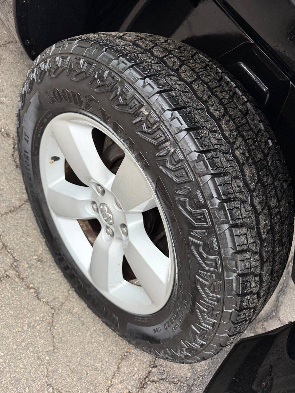 Used 2018 RAM 1500 Classic SLT AWD/4WD image 30